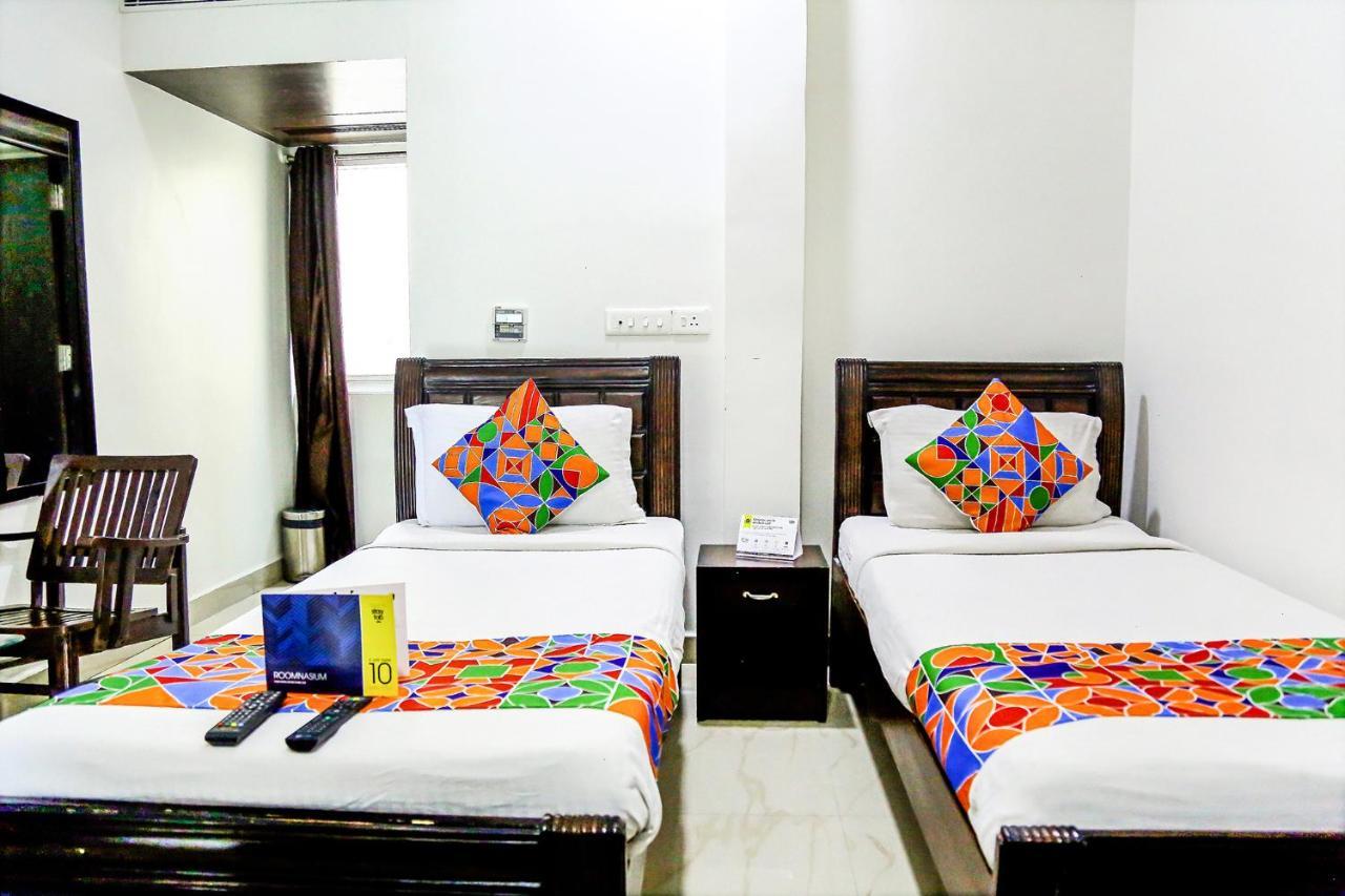 Hotel Fabexpress Essvee Mg Road Vijayawāda Esterno foto