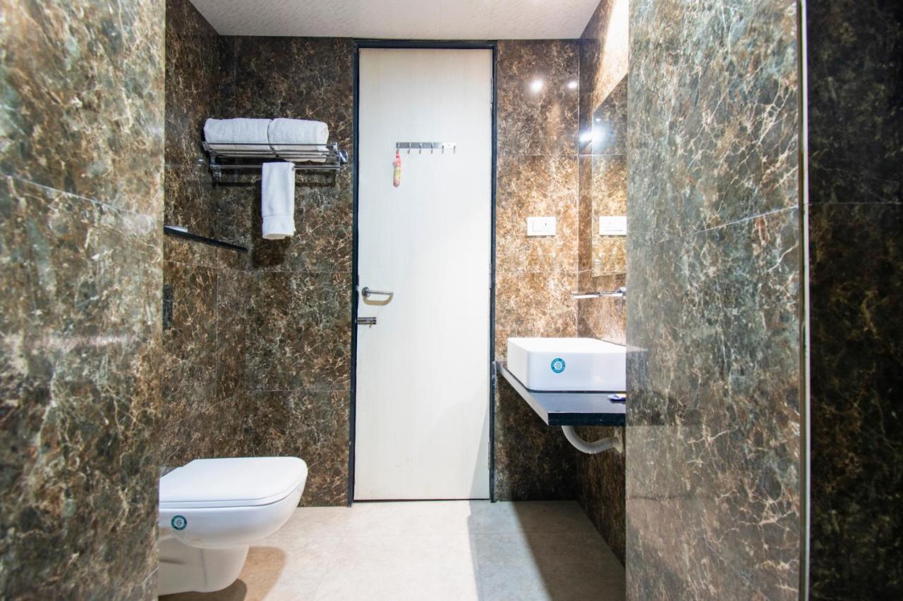 Hotel Fabexpress Essvee Mg Road Vijayawāda Esterno foto