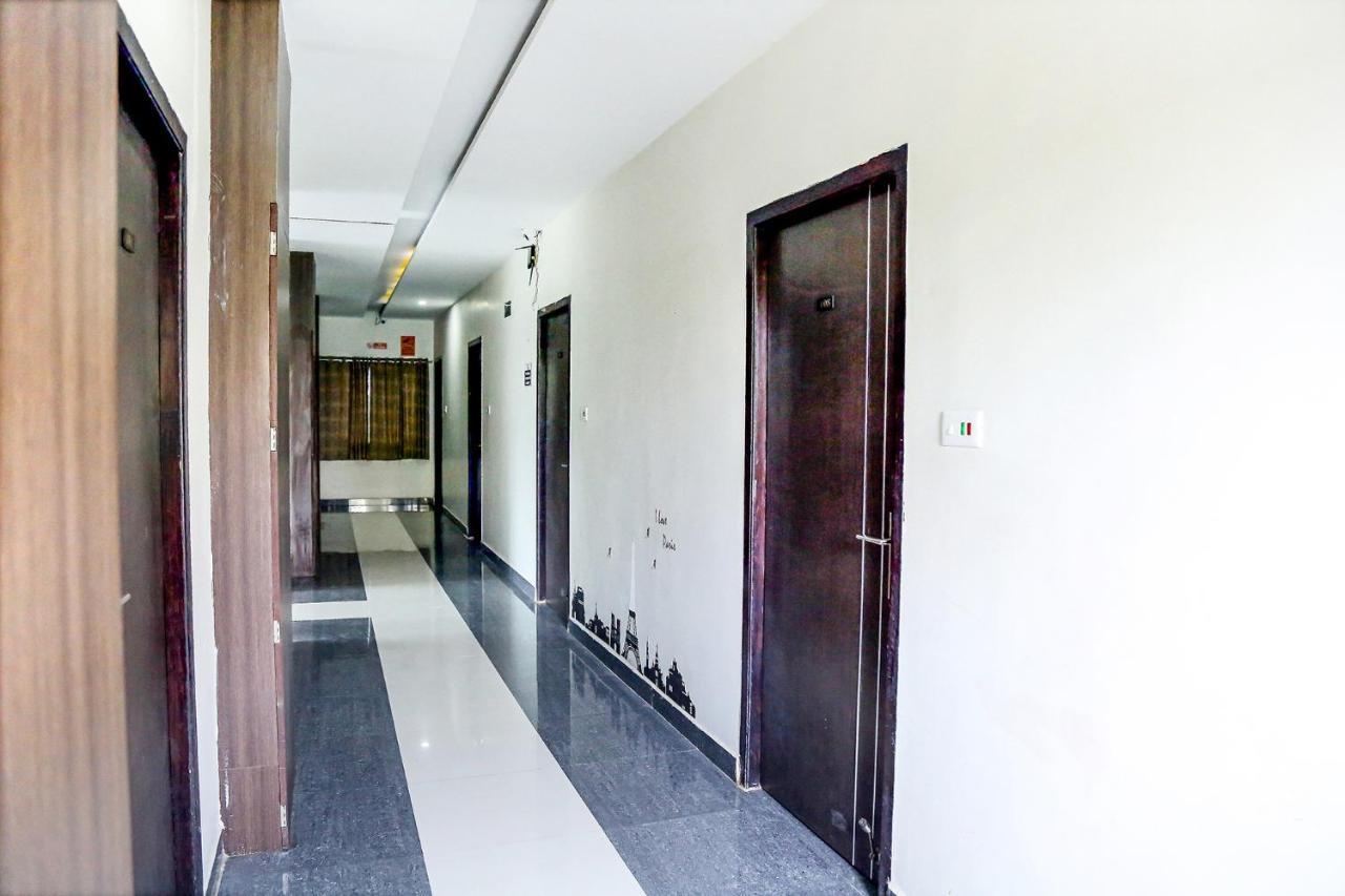 Hotel Fabexpress Essvee Mg Road Vijayawāda Esterno foto
